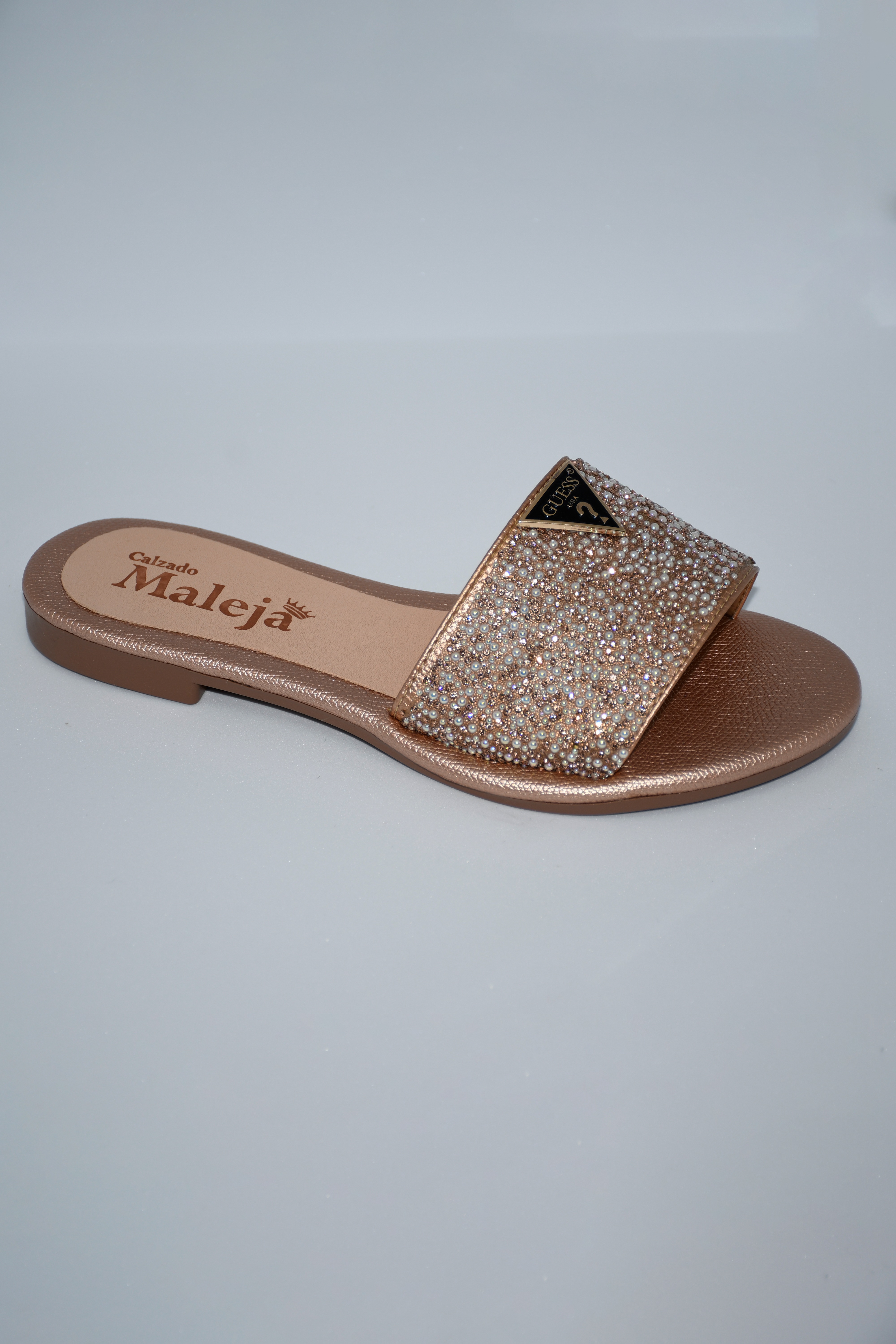 Sandalia plana color dorado