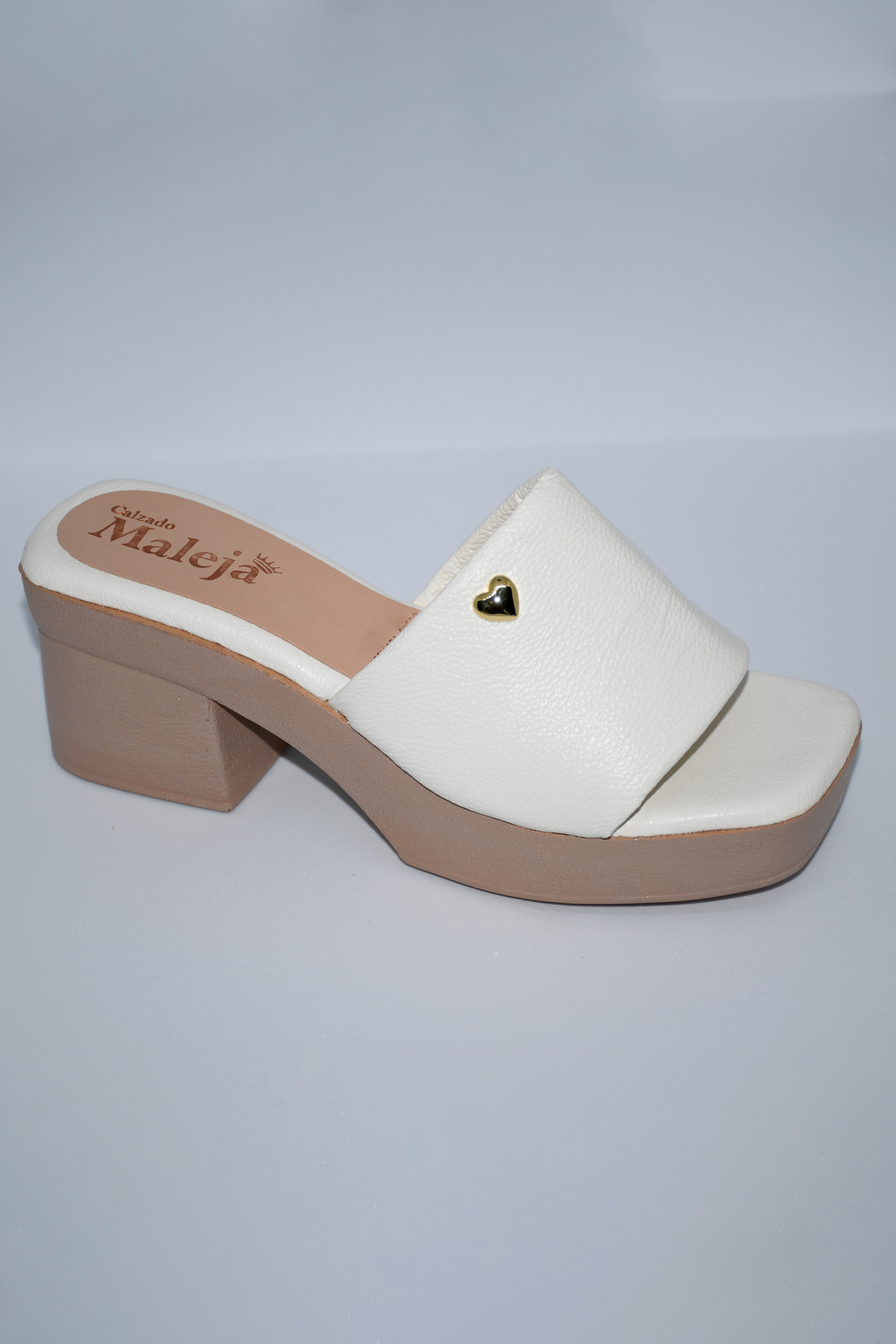 Tacón elegante beige.